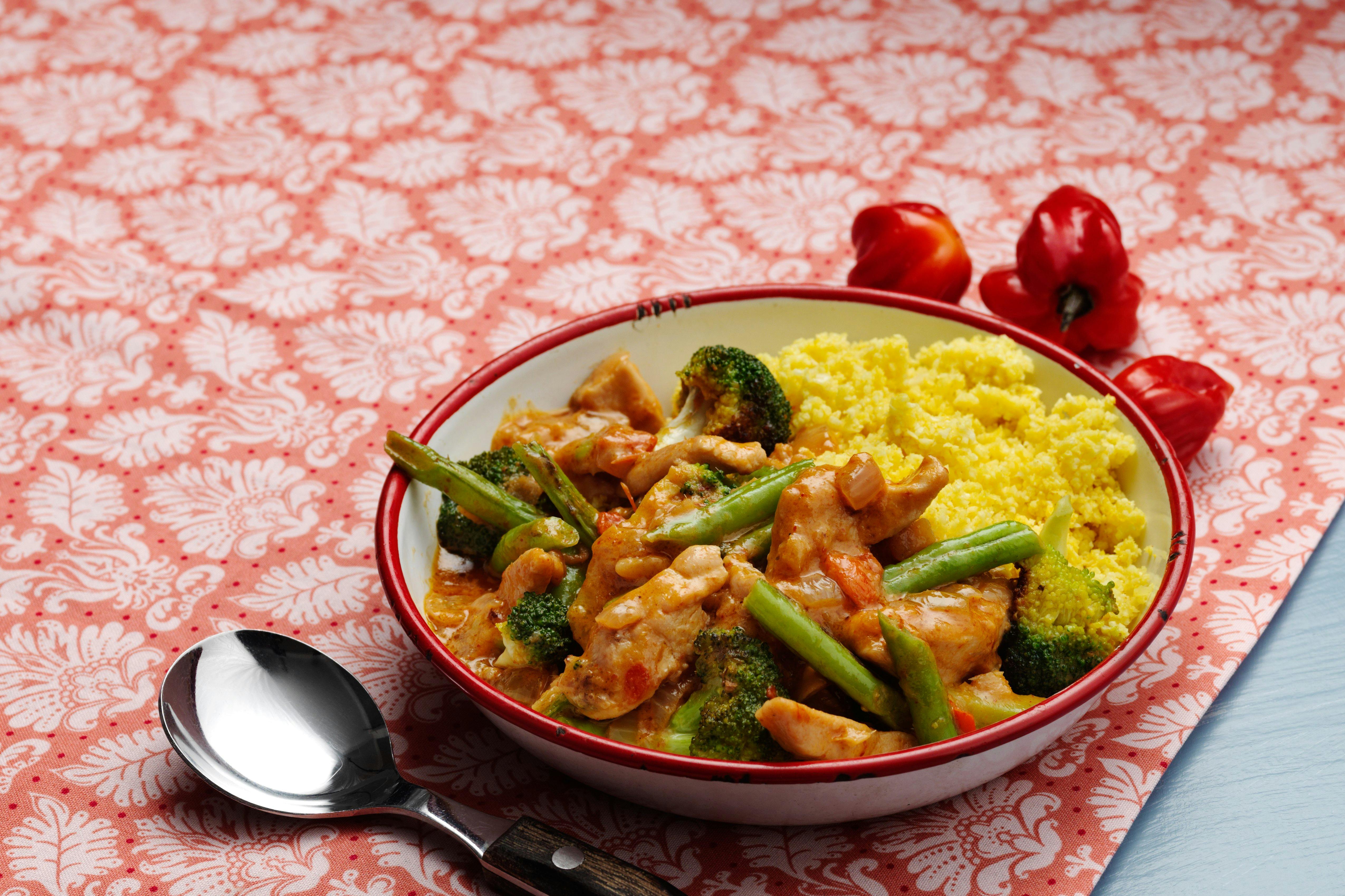 Low-Carb Curry Chicken with Cauliflower Rice - Diet Doctor