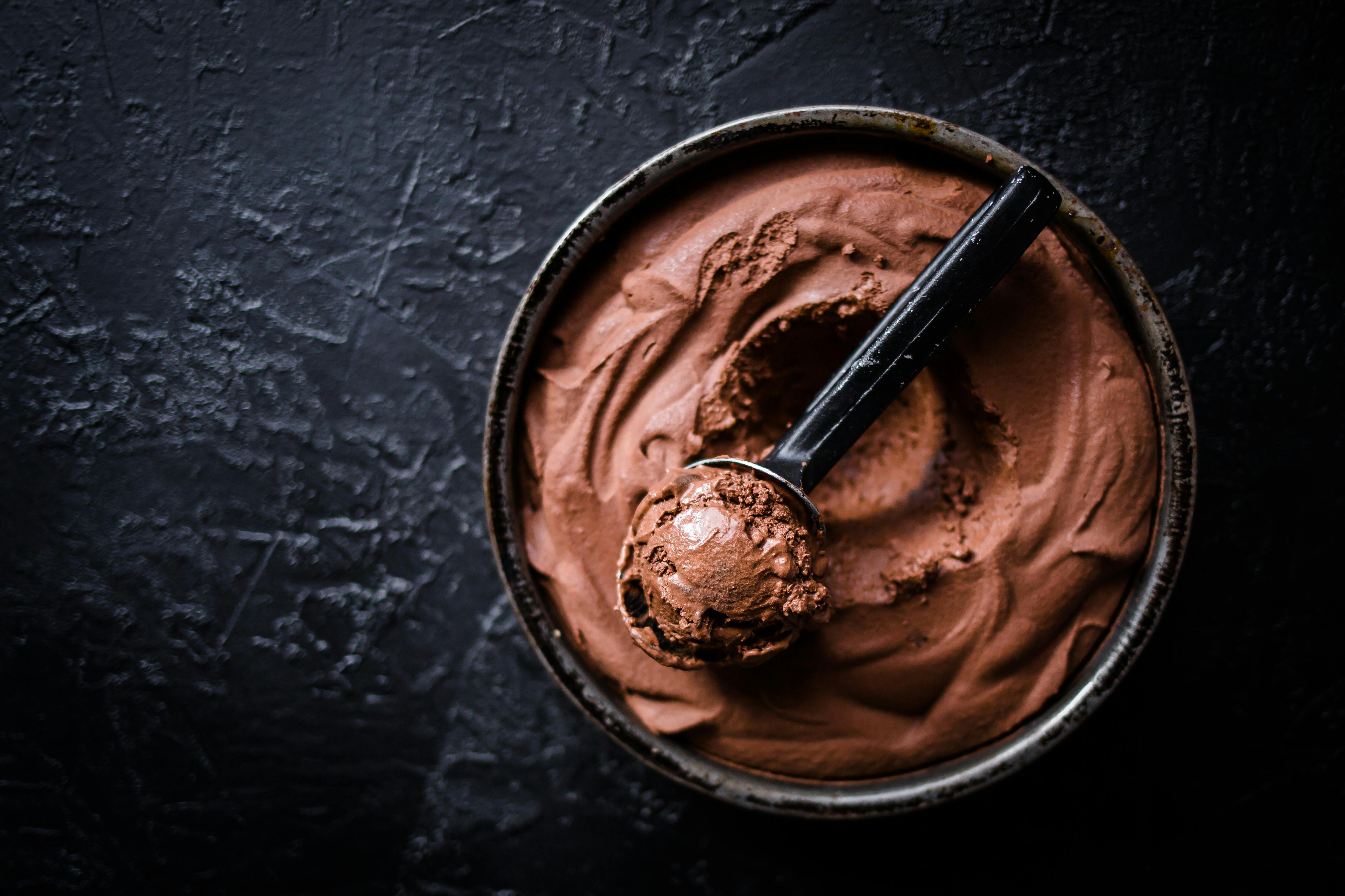 https://www.dietdoctor.com/wp-content/uploads/2020/03/Low-carb-chocolate-ice-cream-h.jpg